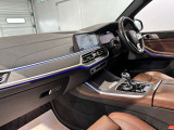 ABS:急ブレーキの車輪ロックを防止。車の安定性と操縦性を確保!
