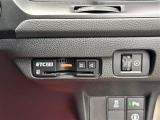 【ETC2.0(DSRC)】ETCカードを挿入すれば料金所はノンストップで通過できます。ETC限定の割引や、高速道路の情報提供サービスを利用できます。