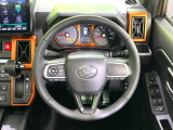 インテリアに合わせたデザインのステアリングは、運転される方のことも考え、運転しやすい形状、大きさです。是非一度、実際に触ってお確かめください。
