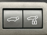 【パワーバックドア】スマートキーや運転席のボタンを押すだけでリアゲートが自動で開閉します!荷物を持っている時や、高い位置にあるバックドアを閉める際に便利な機能です♪