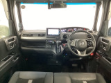 【前方視界】開放的な前方視界!運転がしやすく疲れにくいです♪窓が大きく、見通しがとっても良いおクルマですよ♪