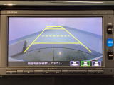 【バックカメラ】運転が苦手な方も車庫入れラクラクです!ギアをリバースに入れれば自動的に切り換わりますので、面倒な操作は不要です♪狭い駐車場もお車を傷つけず安心ですね!