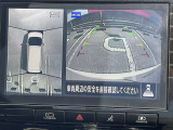 アラウンドビュー上空から見下ろしているような映像で、スムースな駐車をサポートします。画面は3種類から切り換えが可能。