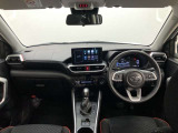 シンプルながら機能性あふれる運転席廻りです。視界性もよく、運転しやすいですよ。