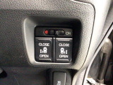 【両側パワースライドドア】両側がパワースライドドアになっており、運転席のスイッチやスマートキーでも開閉が可能です!開口部も広いので乗り降りも楽々♪