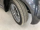 安全に走行するためには空気圧の確認をはじめ溝の深さ、ひび割れの等の点検が必要です。点検時に交換が必要と判断した場合は交換いたします。