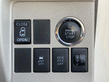 【パワースライドドア】スマートキーや運転席のスイッチでスライドドアの開閉が可能♪電動だから力を入れてドアを開ける必要が無く、小さいお子様でも、重い荷物を持っている時もラクに開け閉めできます♪