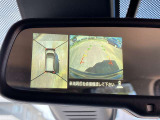 駐車時に車の周りを確認できるアラウンドビューモニター付きです。
