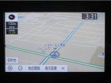 直感的に操作出来るナビゲーションを搭載。ルート案内が分かりやすく、運転中のストレスを軽減します。目的地までスムーズに導いてくれる、実用性の高い装備です。