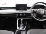 操作性に優れた運転席となります!小物入れや各ボタンの配置にこだわり、使いやすいです!座り心地もよく視認性も良好なのでロングドライブもお任せ下さい!