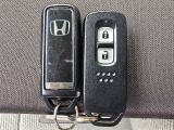 便利なスマートキー付き。キーを取り出さずにドアの施錠・解錠やエンジン始動が可能です。