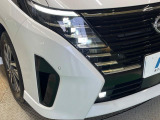 【LEDヘッドライト】悪天候や夜間走行時も良好な視界を確保し安心して運転できる高輝度LEDヘッドライトを装備!点灯速度が早く、消費電力も抑えられています。