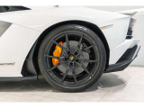 Bianco IsiBicolor S-trimDione Forged rims 20/21high gloss blackBrake calipers in orangeTransparent Engine BonnetExterior Style PackageFully electric and heated seatsRearCamera