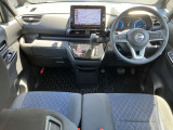 前席内装の全体像です。是非実車をご覧にお越し下さい。