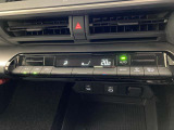 オートエアコンは温度を設定するだけで、自動で風量などを設定してくれます。運転しながら操作も必要ないので、安全性も向上します。