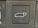 【パワーバックドア】スマートキーや運転席のボタンを押すだけでリアゲートが自動で開閉します!荷物を持っている時や、高い位置にあるバックドアを閉める際に便利な機能です♪