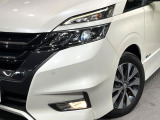【LEDヘッドライト】悪天候や夜間走行時も良好な視界を確保し安心して運転できる高輝度LEDヘッドライトを装備!点灯速度が早く、消費電力も抑えられています。