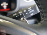 【パドルシフト】 指先のパドルで簡単にシフトチェンジ。手軽にマニュアル車感覚で、スポーティなドライブを楽しむことができます。