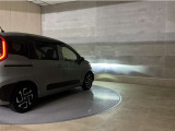 LEDヘッドランプです。十分な明るさを保ちつつも消費電力が少なく、バルブ寿命も長いのが特徴です。瞬時にMAXの光量を発揮するのもLEDならではです。