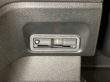 ハンドルの左下にETCがついています。高速道路の料金所の通過も楽々です。 カードの取り出しもしやすい場所についています。