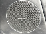 ●harman/kardonサウンドシステム:オーディオ専門メーカーが手掛けるプレミアムスピーカーを装備。多数のスピーカーから、音の粒立ちまで分かる高品質な音楽をお楽しみいただけます。