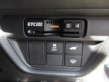 ETC付。パワーテールゲートの開閉、パーキングセンサーや横滑りを防ぐVSA等のスイッチ類は運転席の右側、手の届きやすい位置にあります。