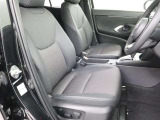 見えないところまで徹底洗浄!中古車をキレイで気持ちよくお乗りいただけるよう、トヨタ認定中古車はしっかりクリーニング。エンジンルームやシートを外した洗浄まで目に見えないところまで徹底的に洗浄しています。