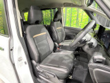 運転席まわりには十分なスペースがあり、大柄な方でもゆったり運転していただける環境です。