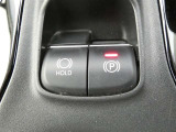 電動パーキングブレーキを搭載。スイッチ操作でパーキングブレーキを作動・解除することができるので操作の力が不要です。