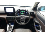スポーティームード溢れる運転席周りですね。 クイックなドライビングに対応できるよな運転席回りになっています。 ドライブがますます楽しくなりますね!
