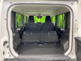 普段のお買い物や通勤、送迎等に十分な荷室スペースを確保しております。セカンドシートを倒すと、大きな荷物の積載も可能です♪