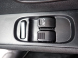 前席の窓の開閉は電動になりますので、便利ですよね。