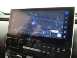 メーカー装着の12.3インチディスプレイオーディオ(コネクティッドナビ対応)を装備しております。