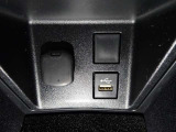 【USB給電】今では当たり前のUSB給電ソケットがついております。 スマホやデジカメなど出先や災害時の充電も可能です♪