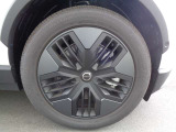 グッドイヤー社製で、235/50R19サイズのタイヤ。強烈なEX30のパワーを、4輪でしっかりと地面に伝え、さらに、上質な乗り心地を提供してくれます。