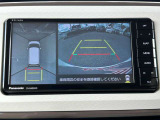 【全周囲カメラ】クルマの真上から見ているかのような映像が見れるので、駐車が苦手な方には特にうれしい装備です♪