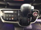オートマチックシフトレバーは、手になじみ操作しやすい形状で安全運転にもつながります♪
