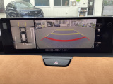 360&deg;ビュー装備です。狭い場所での車庫入れや切り替えしの時など目で見て確認できるので便利ですね。