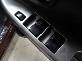 運転席はオートパワーウィンドウ☆窓の全閉全開が自動で出来るので便利ですよ♪