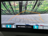 【バックカメラ】駐車時に後方がリアルタイム映像で確認できます。大型商業施設や立体駐車場での駐車時や、夜間のバック時に大活躍!運転スキルに関わらず、今や必須となった装備のひとつです!