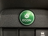 ★ECONスイッチ★ エコドライブを加速しよう!スイッチをONにすると、運転の仕方によるロスを抑え込み燃費をよくするようクルマが頑張ります(*^ー^*)燃費向上にチャレンジ♪