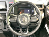 インテリアに合わせたデザインのステアリングは、運転される方のことも考え、運転しやすい形状、大きさです。是非一度、実際に触ってお確かめください。