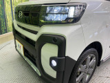 【LEDヘッドライト】悪天候や夜間走行時も良好な視界を確保し安心して運転できる高輝度LEDヘッドライトを装備!点灯速度が早く、消費電力も抑えられています。