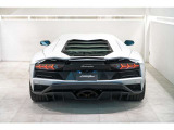 Bianco IsiBicolor S-trimDione Forged rims 20/21high gloss blackBrake calipers in orangeTransparent Engine BonnetExterior Style PackageFully electric and heated seatsRearCamera