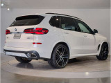 BMWのお車は、&ldquo;駆け抜ける歓び&rdquo;を体現しております。走行の安定性とコーナリングの良さを追求し、思い通りにハンドルの操作可能です。