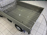 積み下ろしのしやすいデッキにはたっぷりと荷物を積み込んでいただけます。遊びから仕事まで、様々なシーンで頼れます♪