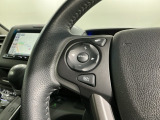 ステアリングにオーディオ操作スイッチが付いています。オーディオ画面に直接タッチしなくても操作が出来ますので、運転に集中できます。
