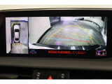 【マルチテレインモニター】車両周囲の状況確認を4つのカメラでサポート。フロント・サイド左右・リヤのカメラでとらえた映像をカメラスイッチで切り替え、死角になりやすい車両周辺の路面状況を確認できます。