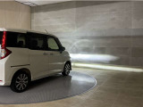 LEDヘッドランプです。十分な明るさを保ちつつも消費電力が少なく、バルブ寿命も長いのが特徴です。瞬時にMAXの光量を発揮するのもLEDならではです。☆LEDフォグランプも装備☆