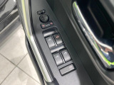 【電動格納ミラー】サイドミラーは電動格納式となっており、狭い駐車場でもキズがつくリスクを抑えられます。